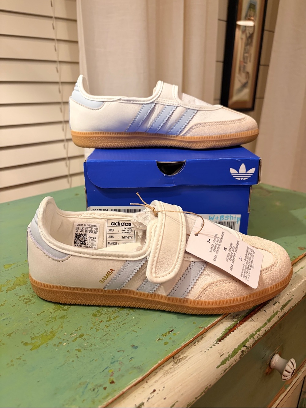 NWT ADIDAS SAMBA JANES CLOUD WHITE/HALO BLUE GUM SIZE 6 WITH THE ORIGINAL BOX - Picture 3 of 9